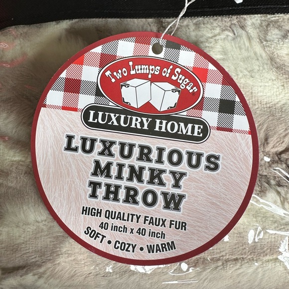 Luxurious Gray Faux Fur Throw Blanket - Picture 2 of 7